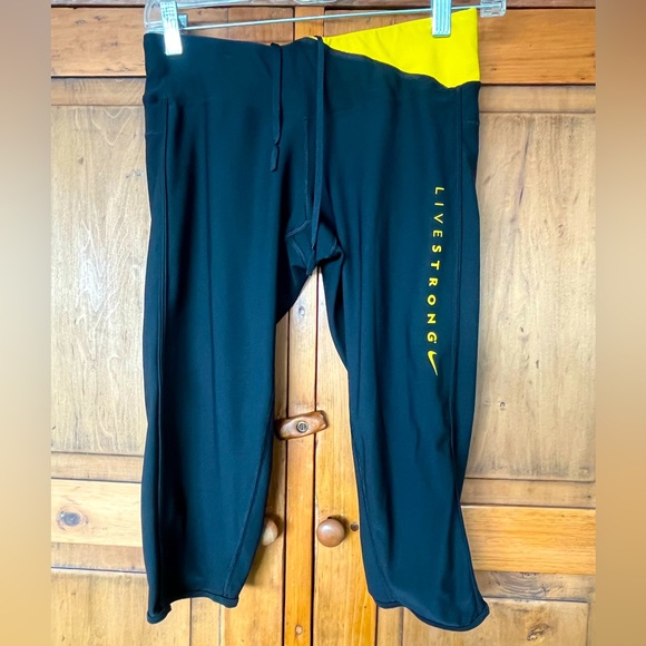 Nike Pants - Nike Small Livestrong running half tights